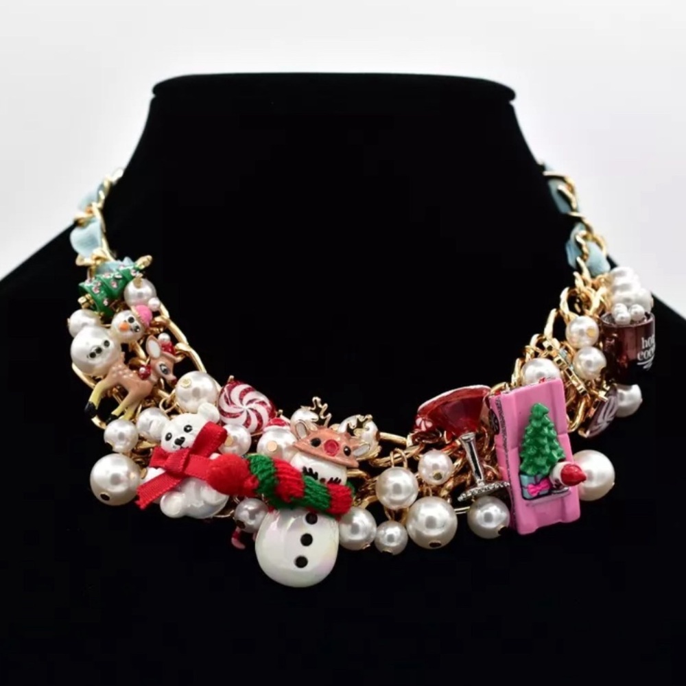 NWT ⚜️🎄⚜️ Betsey Johnson Christmas Holiday Baubles Bib Necklace